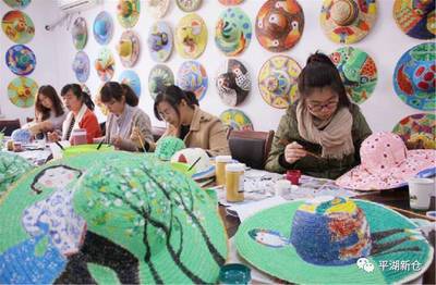 【文藝鄉鎮】新倉鎮手繪草帽工作室成立,最美的草帽都在這兒啦!